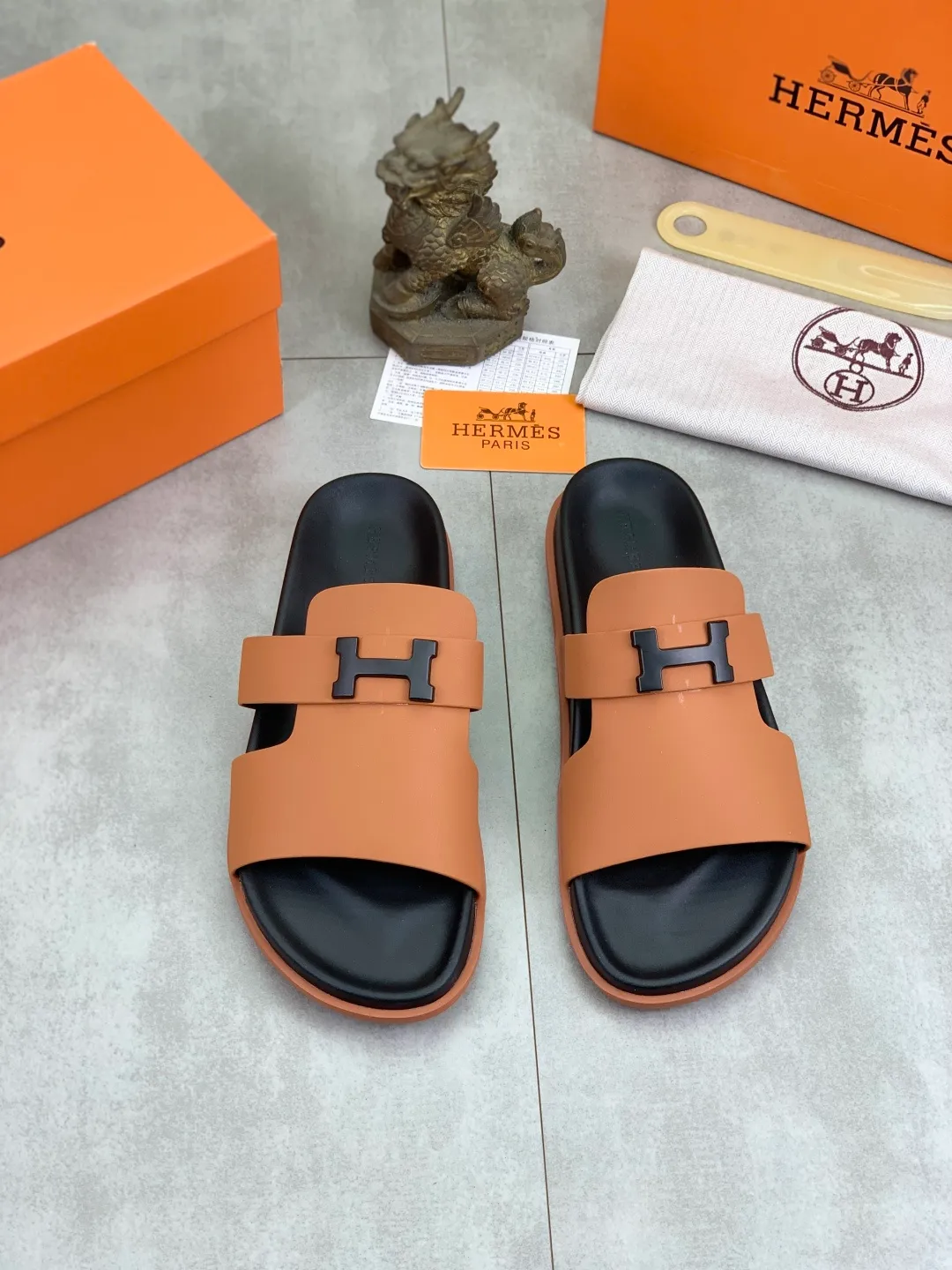 Men's shoes 💰P440 New [HERMES] high-end quality new Hermès slippers, made of imported silk calfskin, wear-resistant and non-slip rubber outsole. Fashionable and elegant code number: 39-44 (38 45 46 customized)